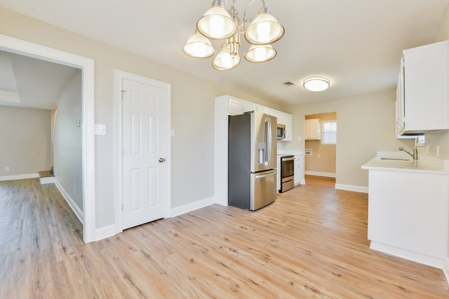Building Photo - 5208 Gaelic Ct