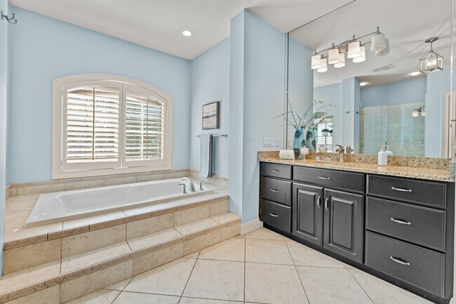 Building Photo - 12932 Sunset Bluff Ct