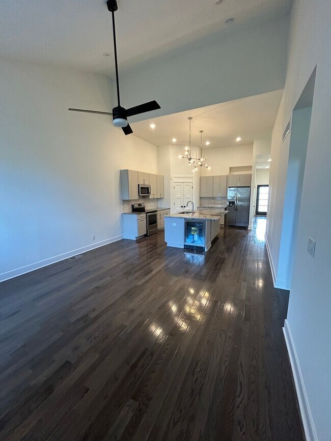 Building Photo - 108-110 Oakwood Ct