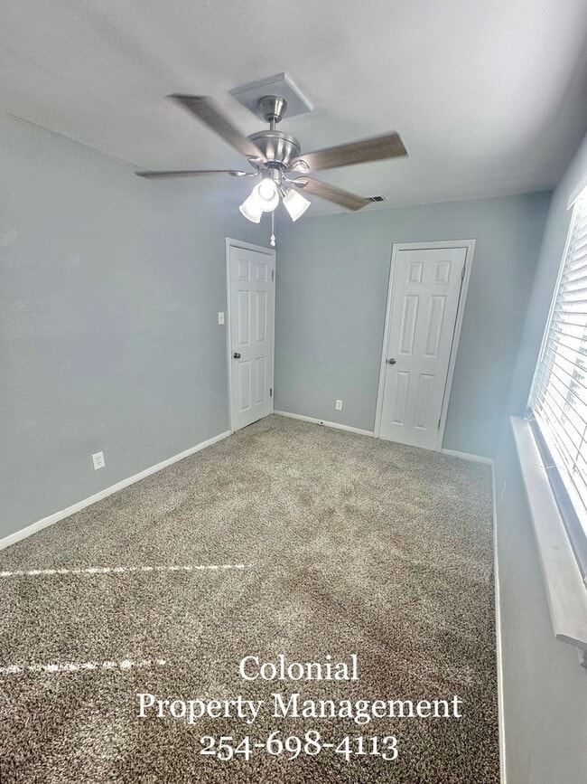 Building Photo - AVAILABLE NOW! 1/2 OFF 1st Month's RENT IF YOU MOVE IN DURING DECEMBER!!!