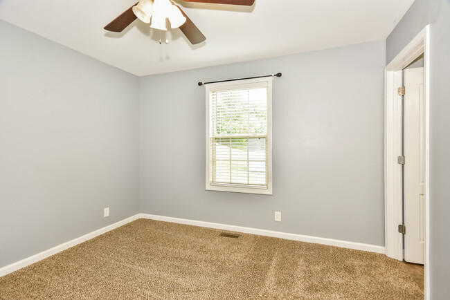 Building Photo - Adorable 3 Bedroom in Clarksville!