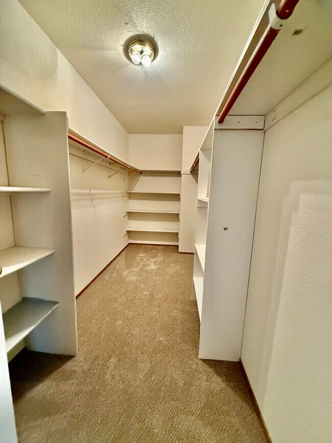 Building Photo - Large 2 story home available immediately