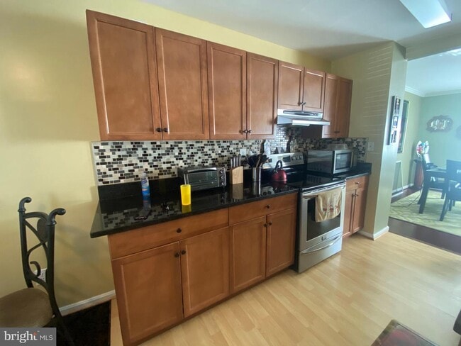 Building Photo - 8207 Stationhouse Ct