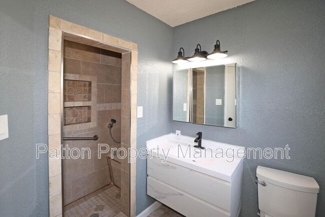 Building Photo - 3304 Janet Dr