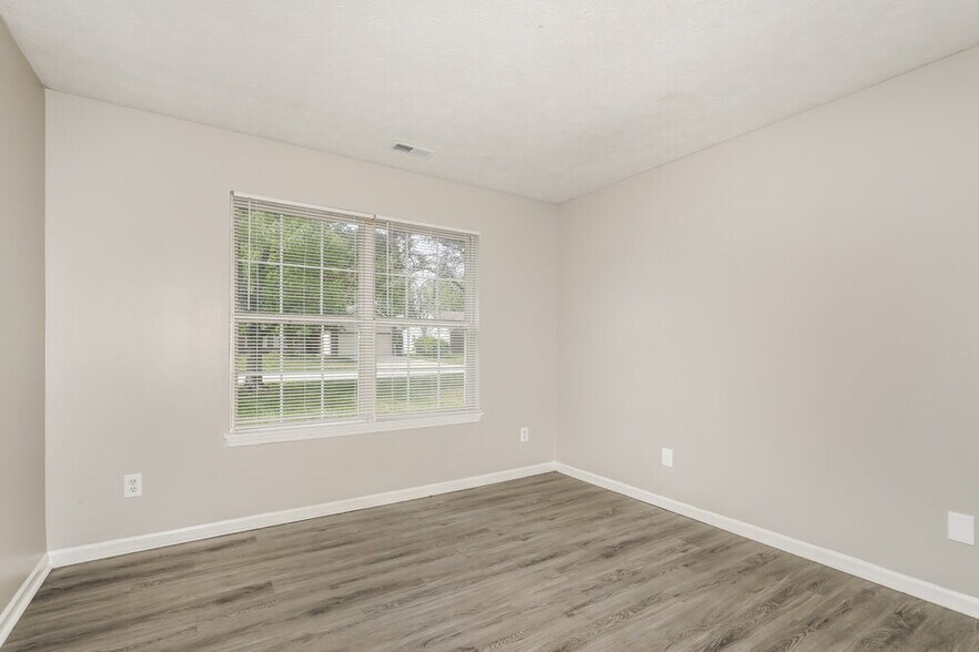 Building Photo - 1947 Mare Ave