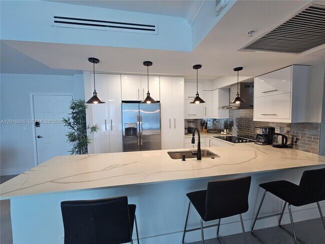 Building Photo - 2501 S Ocean Dr