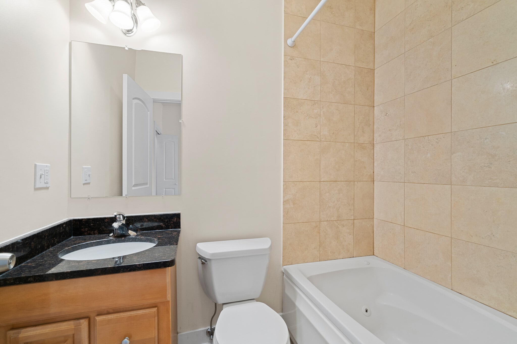 Building Photo - 1432 N Maplewood Ave