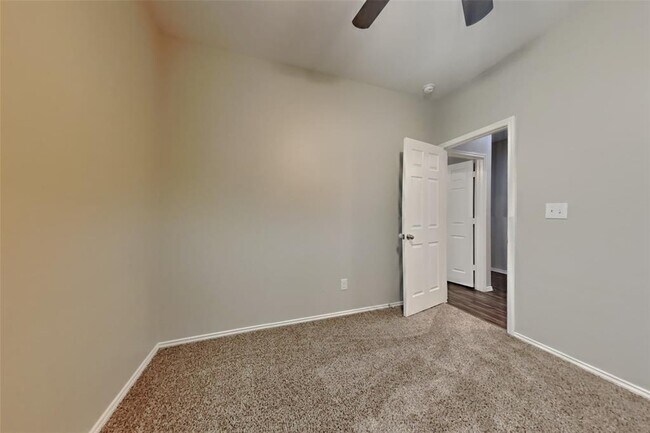 Building Photo - 2130 Lost Timbers Dr