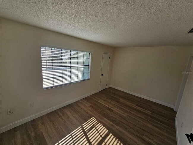 Building Photo - 1236 Dovehill Dr