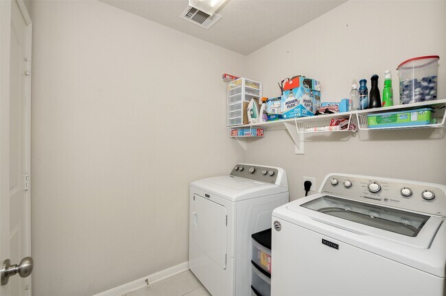 Building Photo - 2125 Stubbs Dr