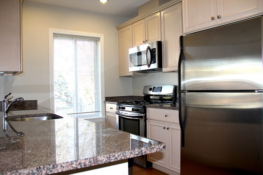 Building Photo - 1522 VFW Pkwy