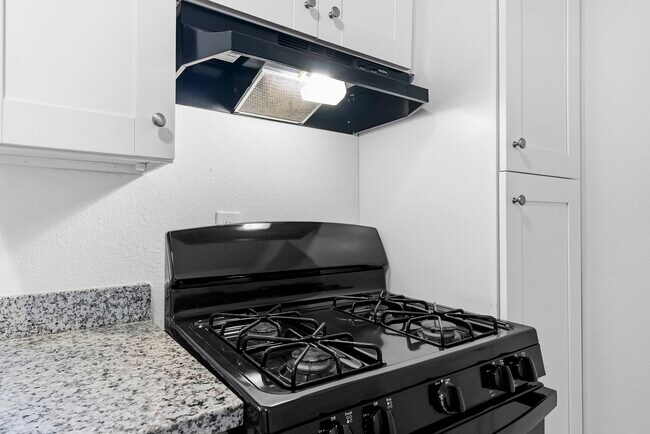 Building Photo - 1430 E 32nd 1/2 St