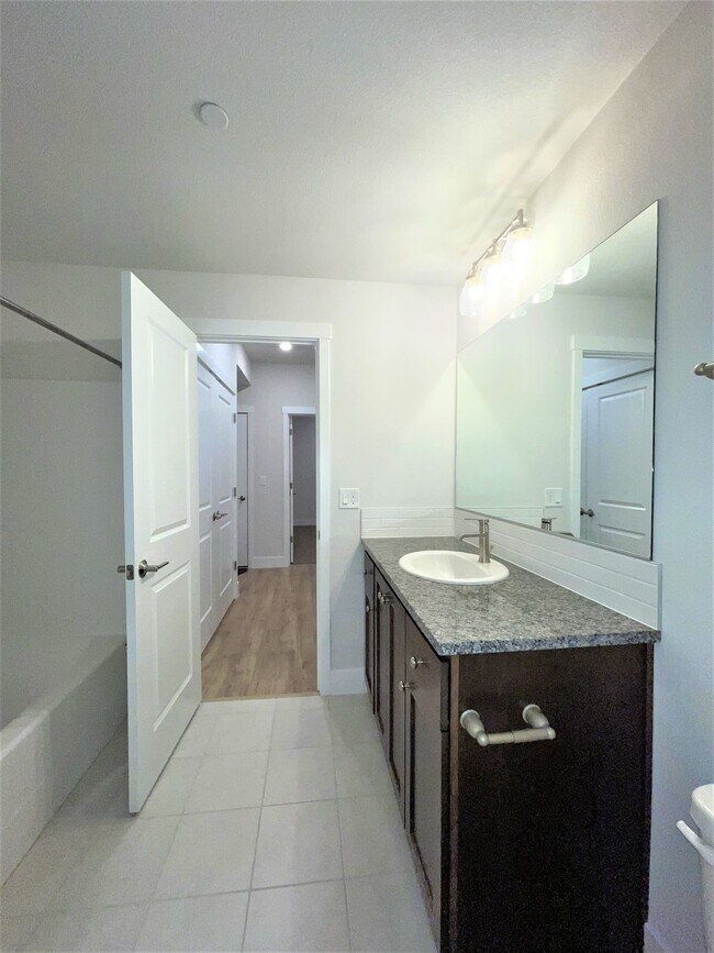 Building Photo - 18405 SW Buckhorn Dr