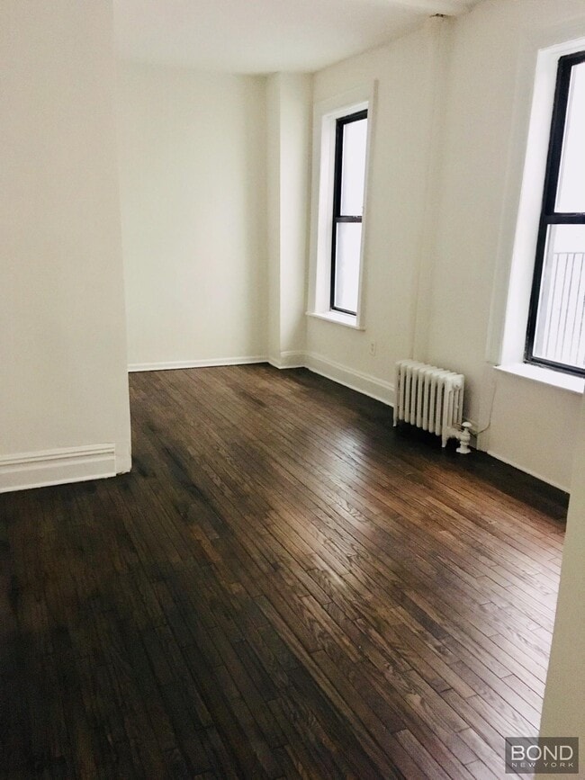 Primary Photo - 1427 York Ave