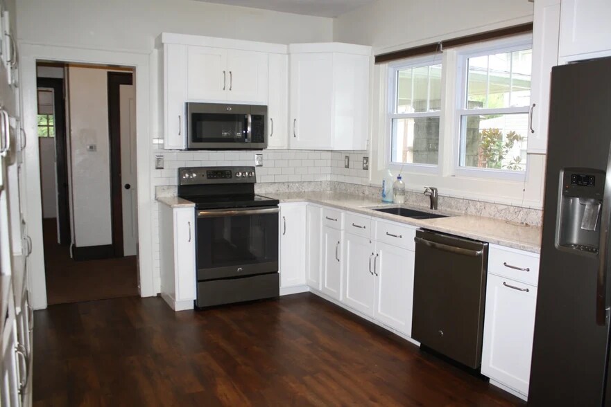 Building Photo - 521 S Park Ave