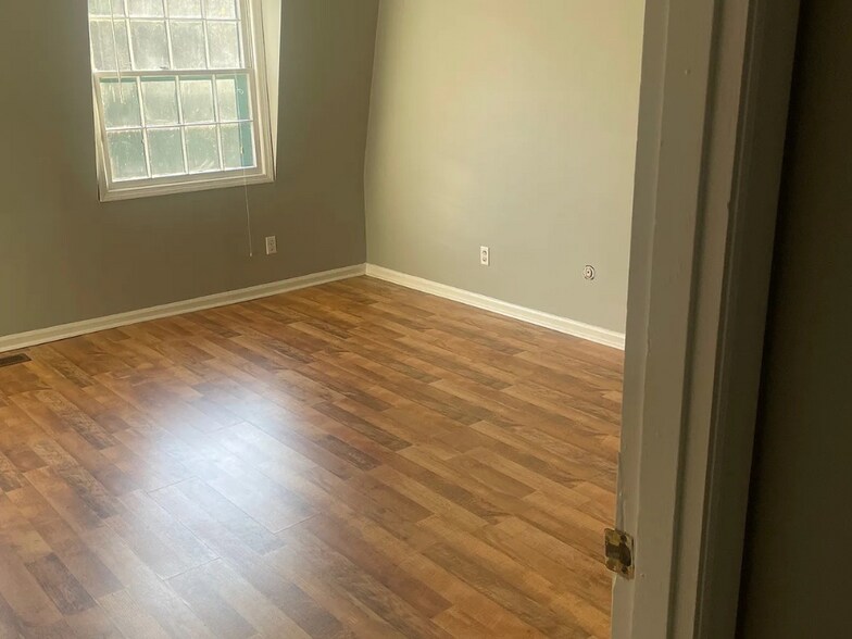 Building Photo - 117 Eaglewood Way