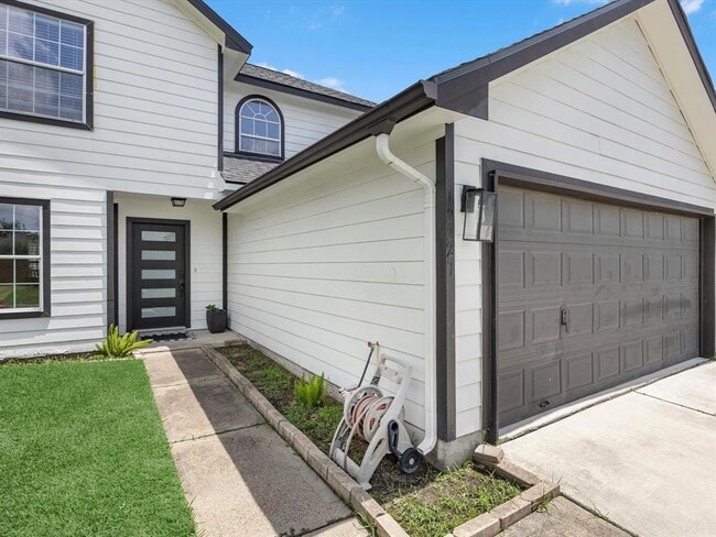 Building Photo - 12227 Greenmesa Dr