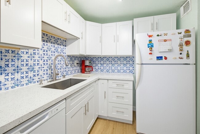 Building Photo - 6512 SW 112th Pl