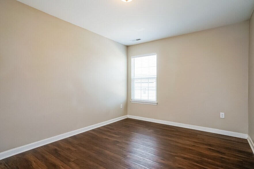 Building Photo - 21 Relict Dr