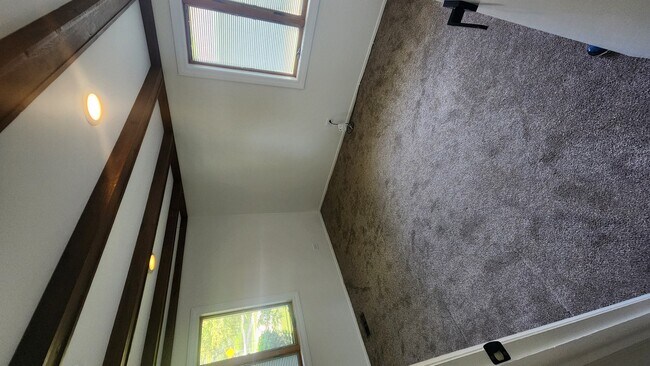Building Photo - 808 S Cedarcrest Dr