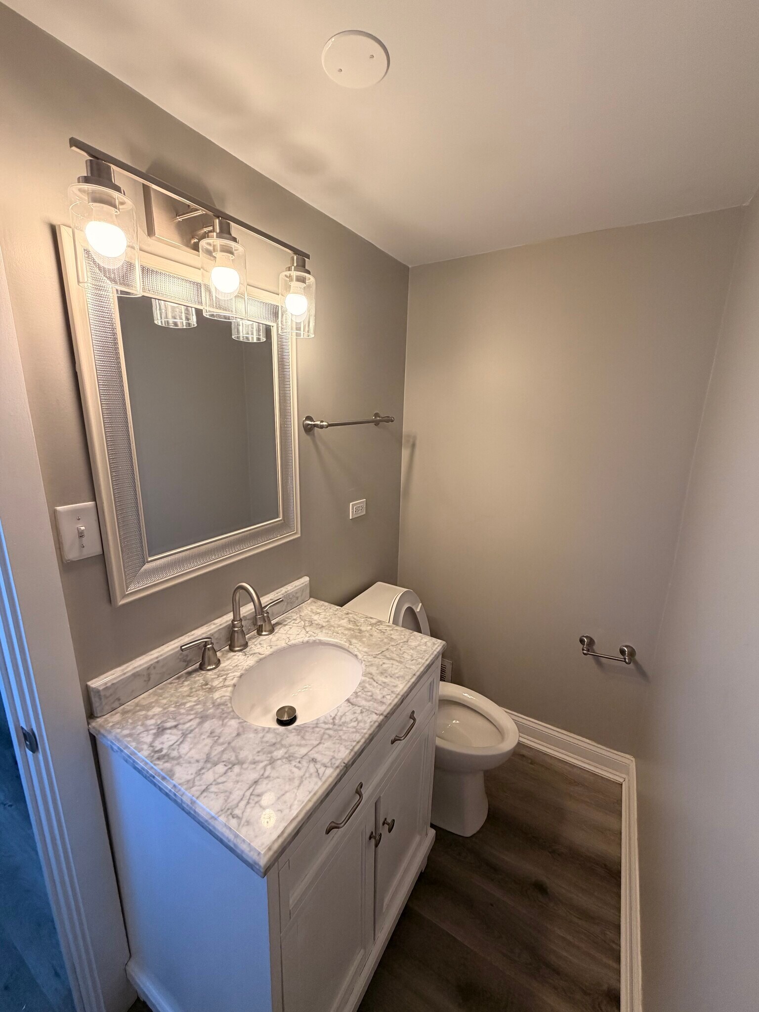 Building Photo - 856 Woodlawn Ave