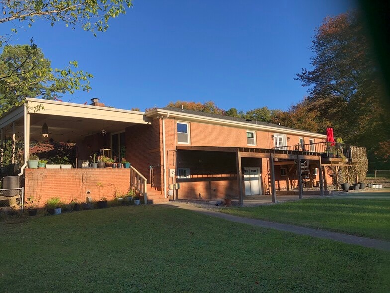 Building Photo - 2105 Bambacus Rd