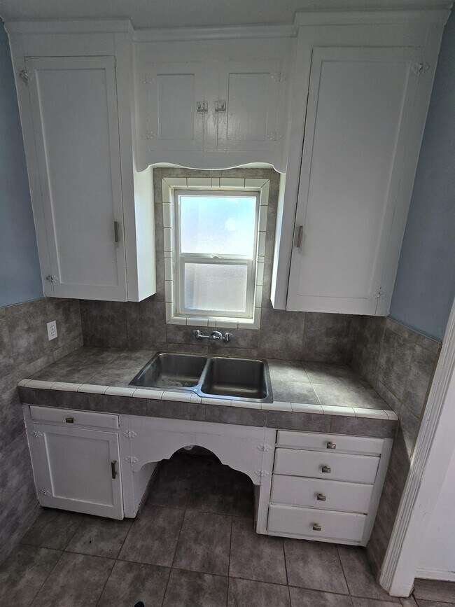 Building Photo - 818 S Arizona Ave