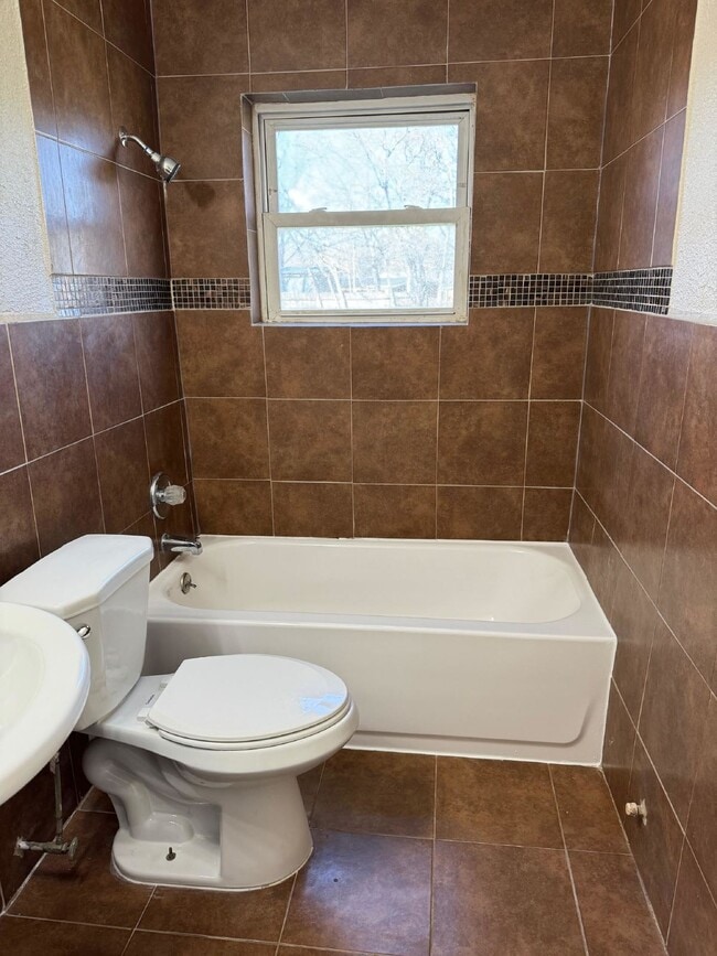 Building Photo - Adorable and Affordable Home Available!