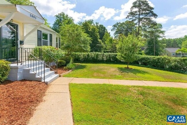 Building Photo - 1601 Del Mar Dr
