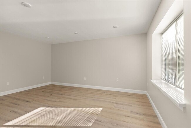 Building Photo - 100 Place Ln