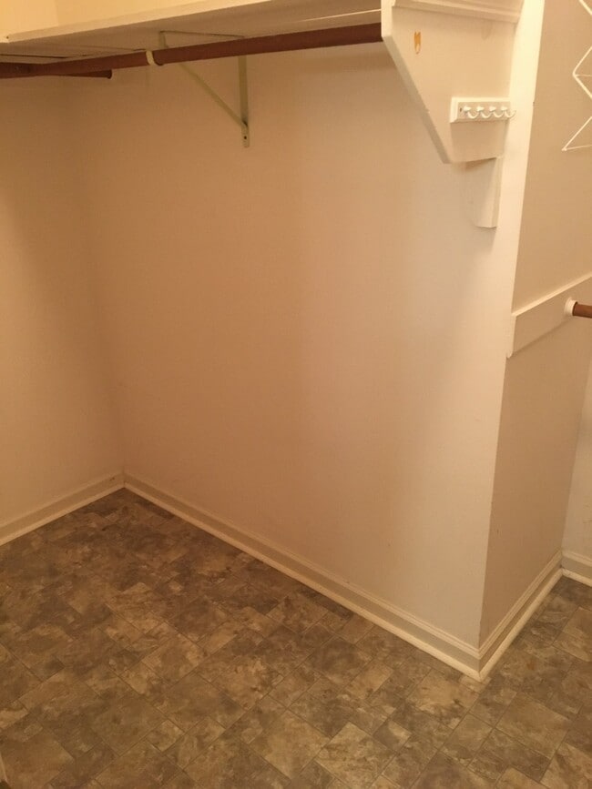 Building Photo - Sunny and Cheerful Unfurnished Energy Efficient Fairfield Harbour 3BR/2BA