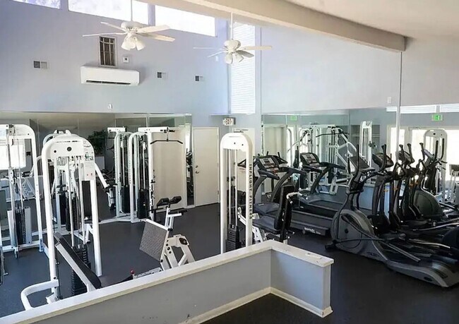 Building Photo - Stunning 2 bedroom, 1.5 bathrooms, 2 story townhouse for rent in Allure Condos in Serra Mesa!