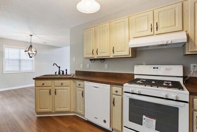 Building Photo - 1044 Hillsborough Chase NW