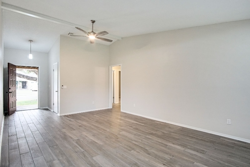 Building Photo - 501 Holly Hill Rd