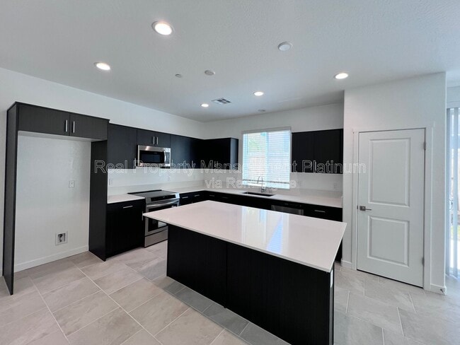 Building Photo - 2915 E Tierra Dr