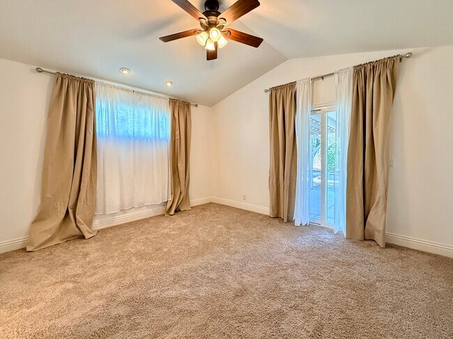 Building Photo - 4832 Maureen Ln