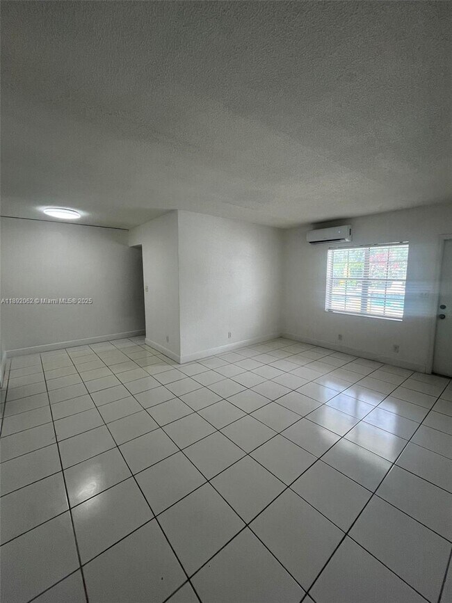 Building Photo - 626 SW 14th Ave
