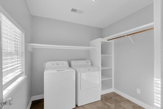 Building Photo - 4838 Delano St