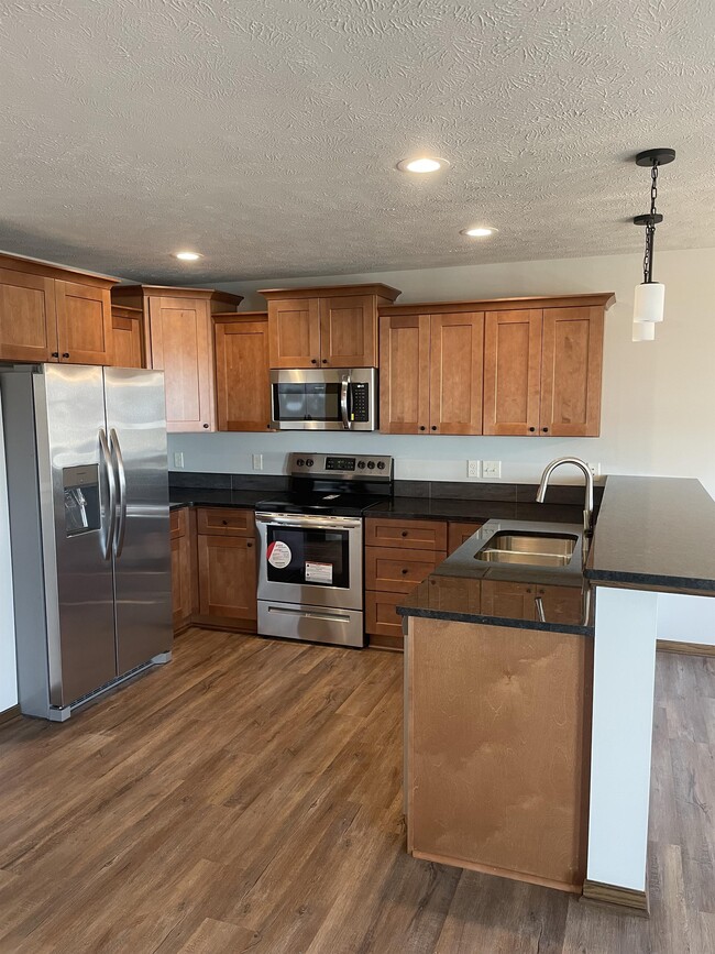 Building Photo - 1424 Cedar Cv Rd