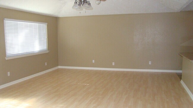 Building Photo - 2715 Sunbird Dr