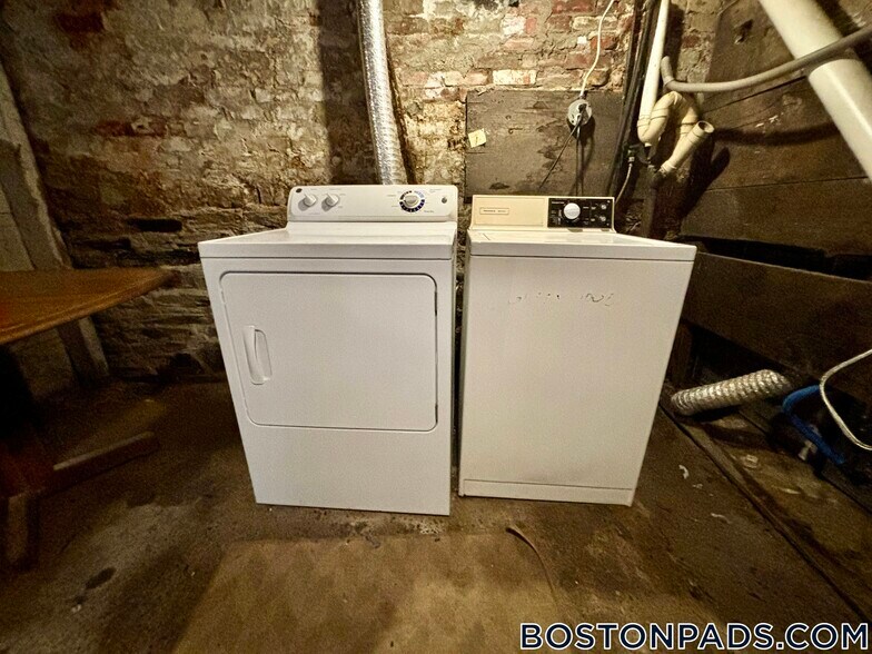 Building Photo - 2 Greenwood Terrace