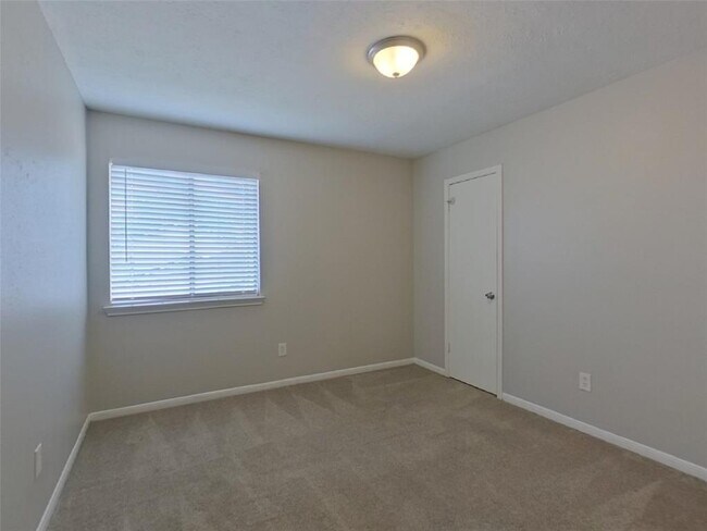 Building Photo - 5511 Fairview Forest Dr