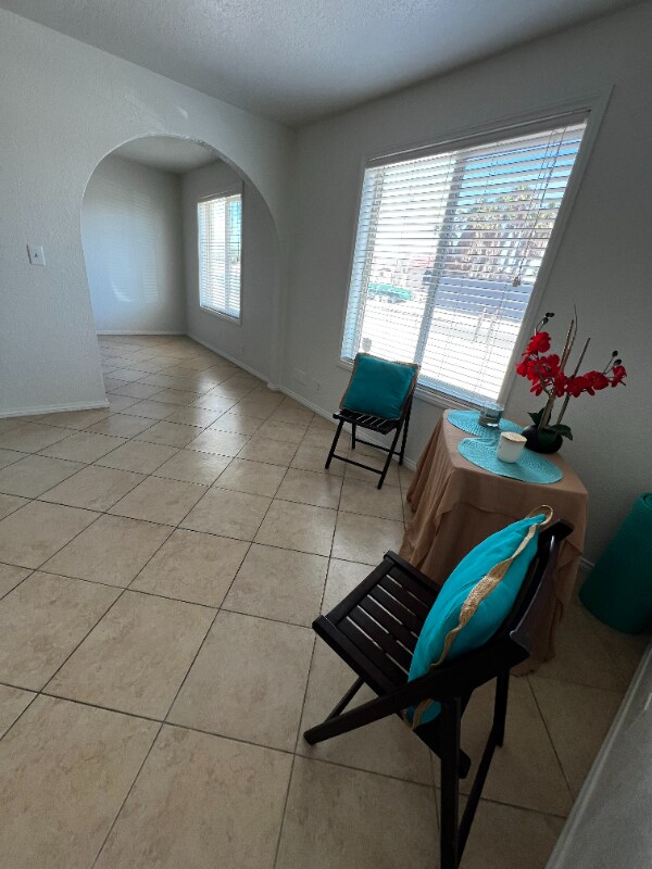 Building Photo - 261 Cottonwood Dr