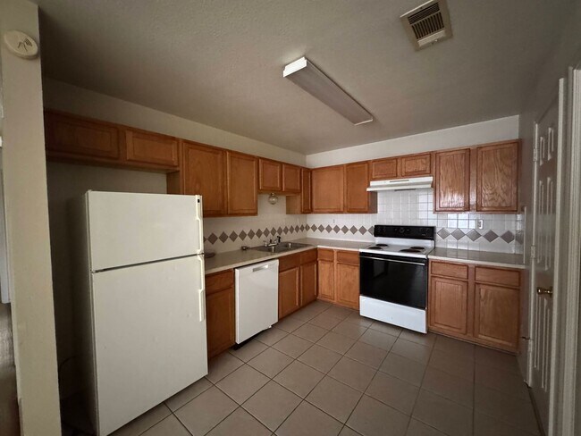 Building Photo - 5005 John David Dr