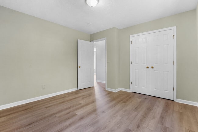 Building Photo - 109 Summer Vale Dr