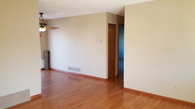 Building Photo - Bright 2 Bed, 1 Bath Home with Garage & Fenced Yard in Fort Collins