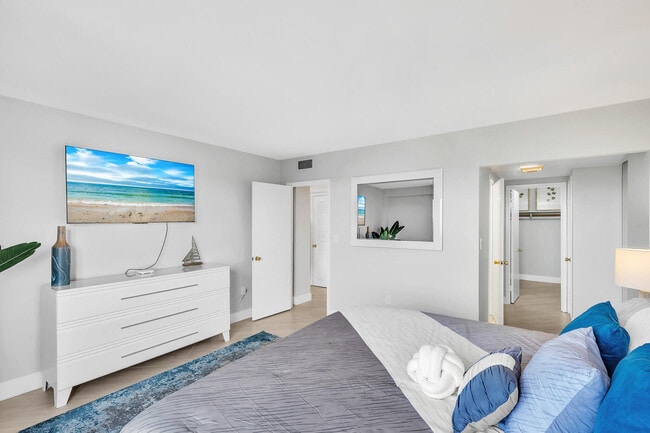 Building Photo - 170 N Ocean Blvd