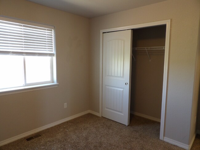 Building Photo - 13534 Park Gate Dr