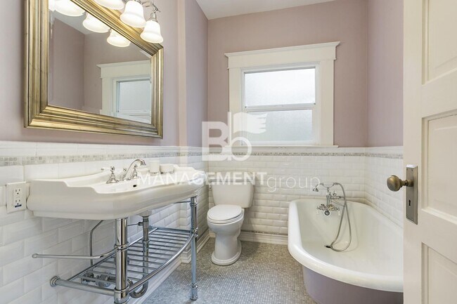 Building Photo - Stunning Historic Bungalow Just Minutes From City Center!