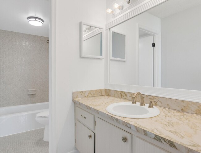 Building Photo - 3200 N Hwy A1A